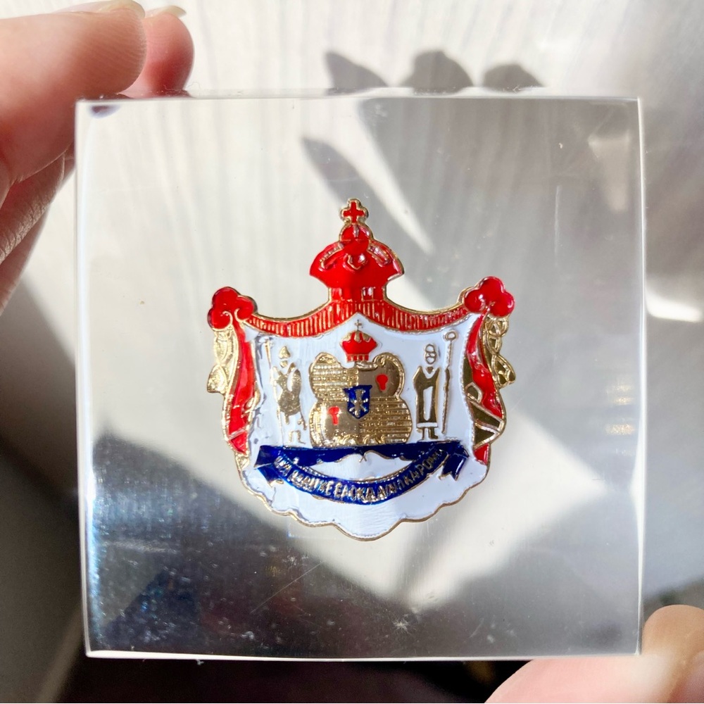 Vintage Lucite Hawai`i Coat of Arms Paperweight
